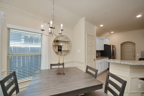 Close to Everything: mins from to Downtown, NRG, Medical Center!