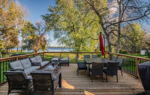 Sandy Beach/Boating/Swimming/Hot Tub/Marina/Trails