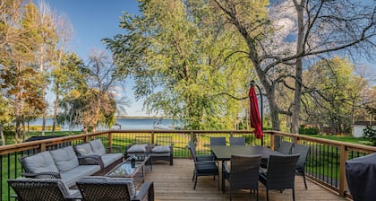 Sandy Beach/Boating/Swimming/Hot Tub/Marina/Trails