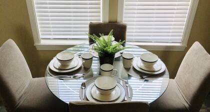 Comfy Easeful Two Bedroom Apartment. 30 Minutes to Boston