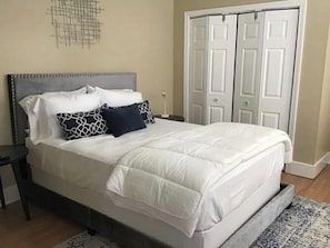 2 bedrooms, desk, iron/ironing board, free WiFi
