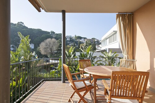 House on the beach with pool, for 9 people.