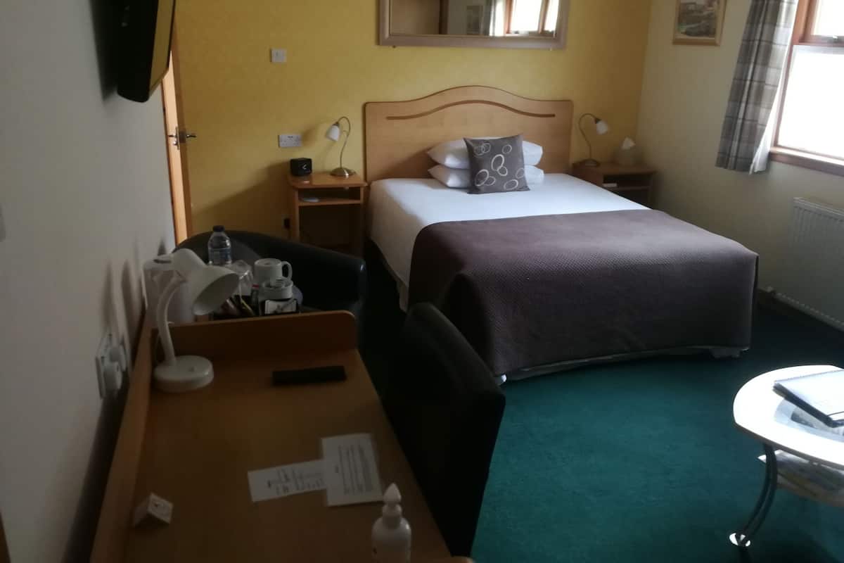 Double Room | In-room safe, desk, free WiFi, bed sheets