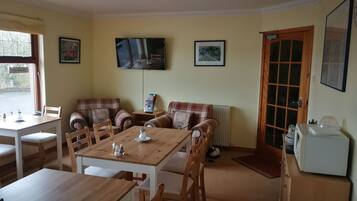 فطور مطهو حسب الطلب مجانًا يوميًا