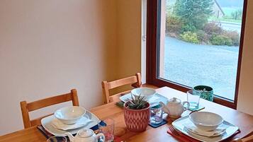 Free daily cooked-to-order breakfast