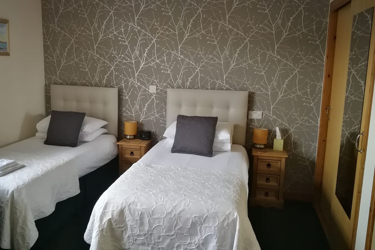 Twin Room | In-room safe, desk, free WiFi, bed sheets