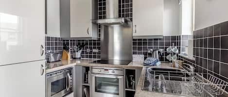 Dishwasher, cookware/dishes/utensils