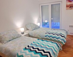 2 Schlafzimmer, Zimmersafe, Schreibtisch, Bügeleisen/Bügelbrett