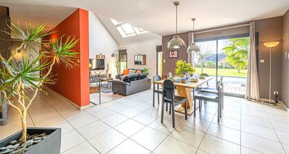 LE HAMEAU DE BIZOLE - Magnifique Maison contemporaine avec piscine chauffée!