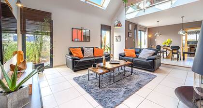 LE HAMEAU DE BIZOLE - Magnifique Maison contemporaine avec piscine chauffée!