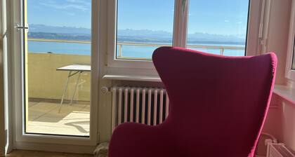 Grand appartement en Attique avec la vue lac