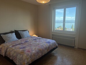 3 bedrooms, WiFi - Large penthouse apartment with lake view (Neuchâtel)