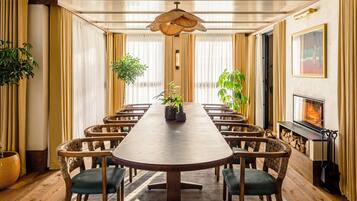 Apartment (0 Bedroom) | Lounge