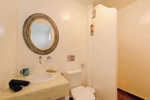 STUDIO KIRKI | Bathroom