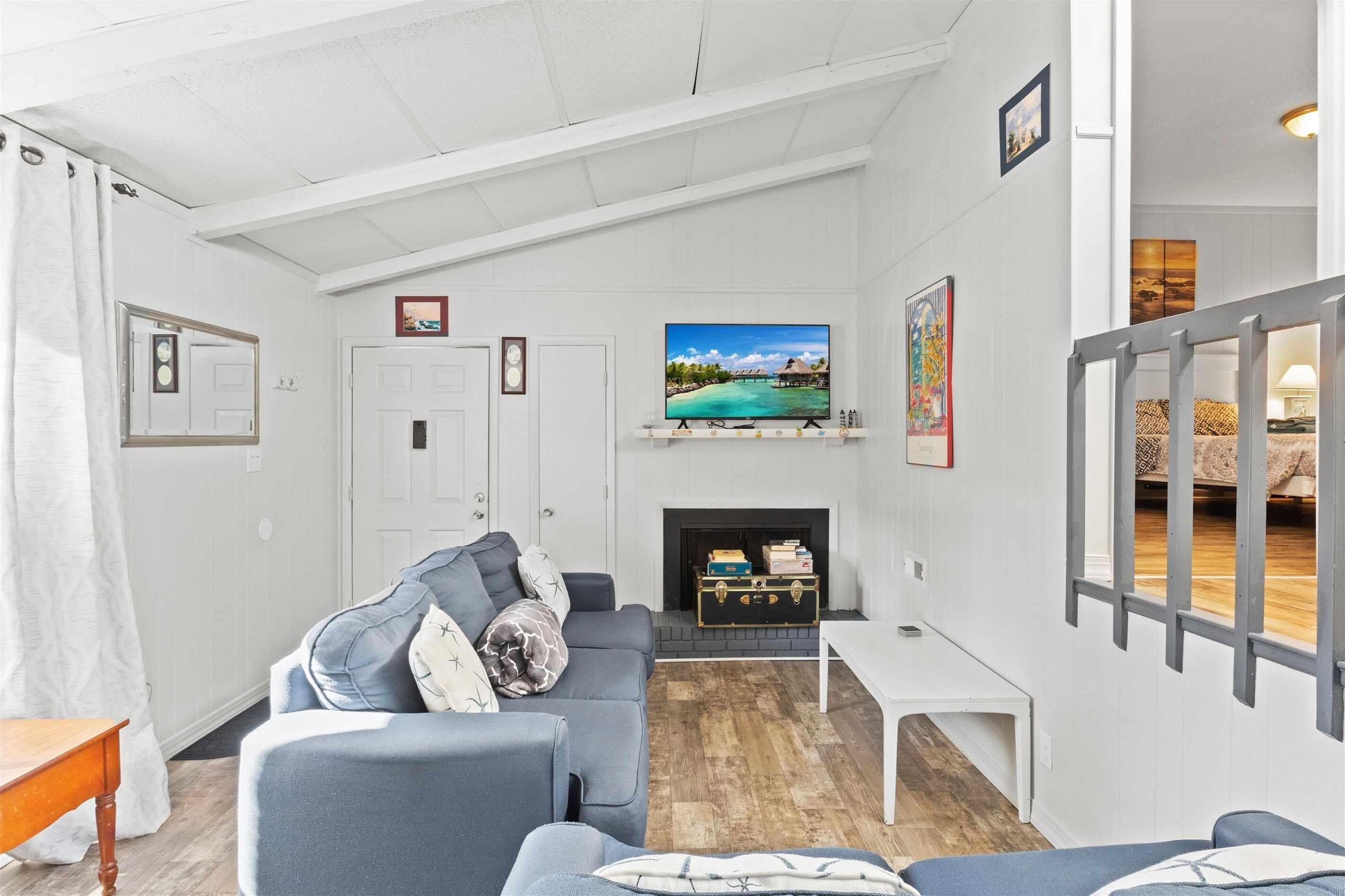 Smart TV, Hulu, streaming services