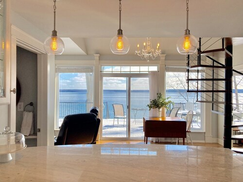 Smith's Lake House, built 2021, enjoy spectacular sunrises, 4 bedroom 2 bathroom