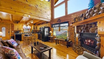 Smart-TV, peis, videospill og musikkbibliotek