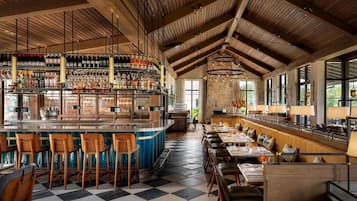 2 bars/lounges, poolside bar