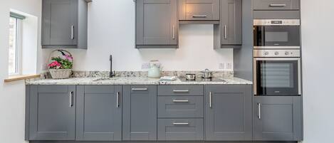 Dishwasher, cookware/dishes/utensils