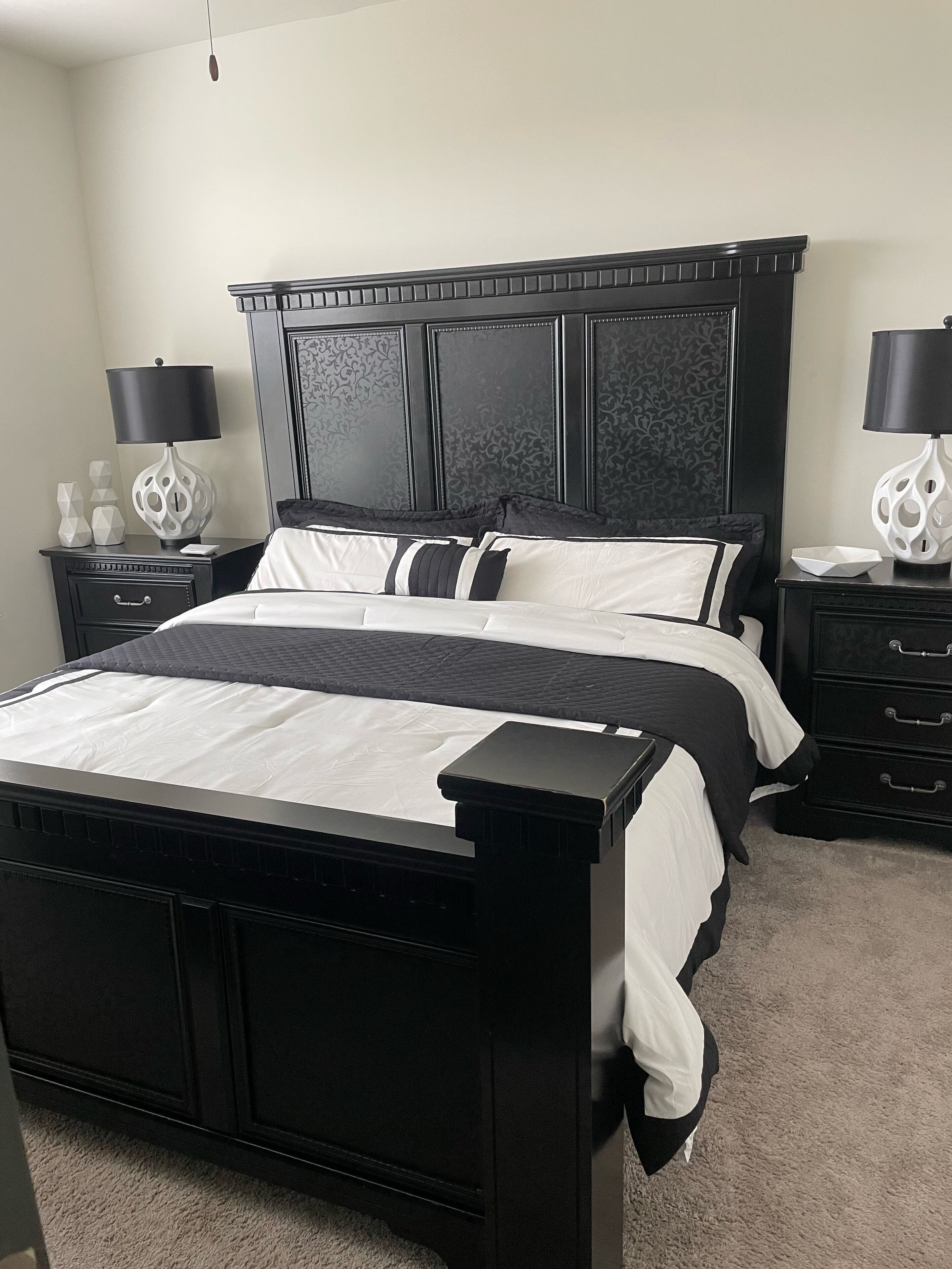 Clean and Cozy 3bd Townhouse with indoor fireplace!