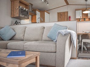 TV, fireplace - 2 bedroom accommodation in Robin Hood&rsquo;s Bay (Robin Hood&rsquo;s Bay)