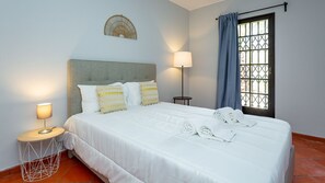 3 bedrooms, iron/ironing board, free WiFi, bed sheets - Gorgeous 2BDR W/Patio & Pool by LovelyStay (Vilamoura)