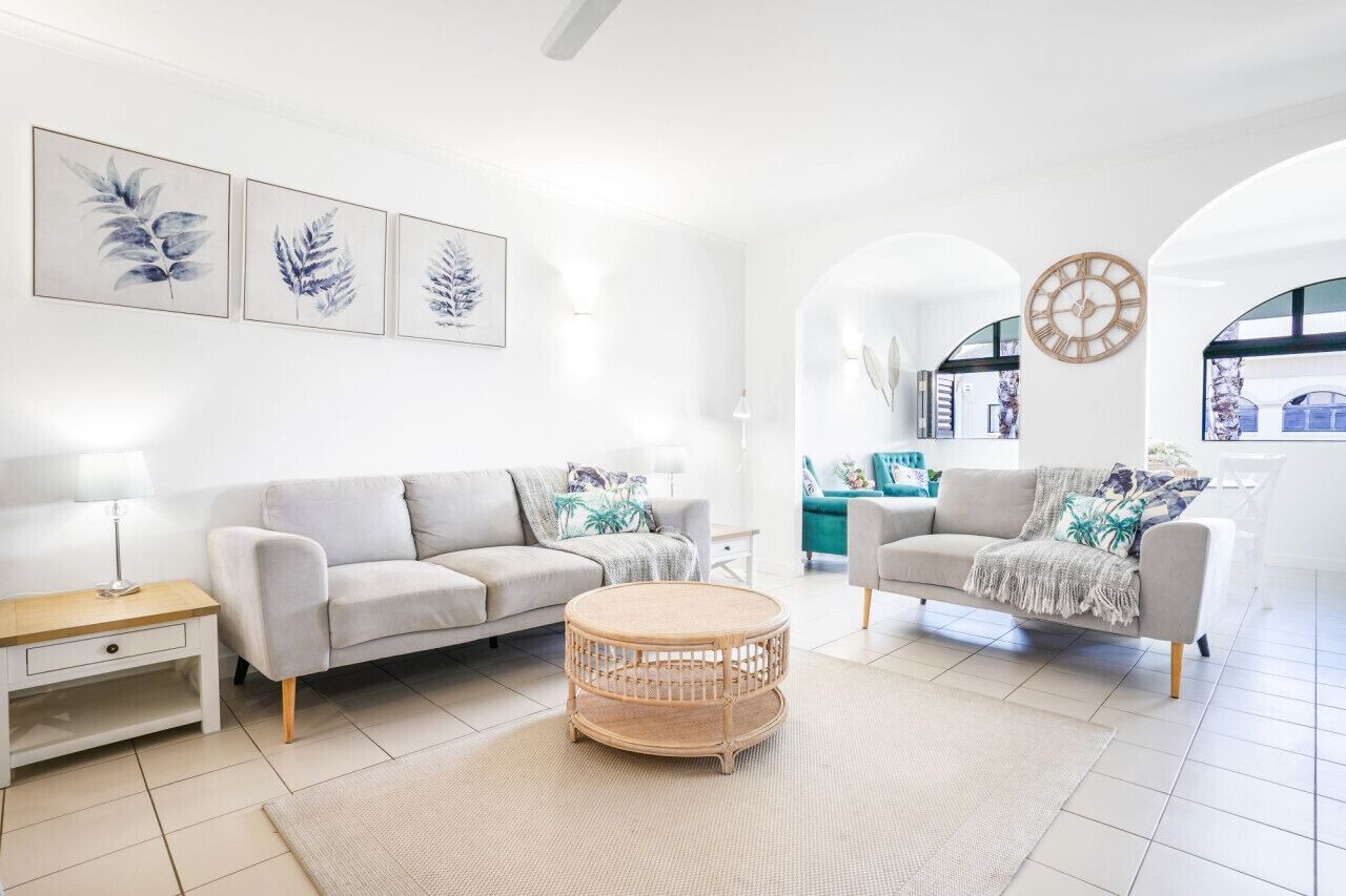 Tropical Escape At Mango Lagoon Resort  Spacious 2-bedroom Apartment With Pools, Palm Cove Charm, And Easy Esplanade Access - Clifton Beach