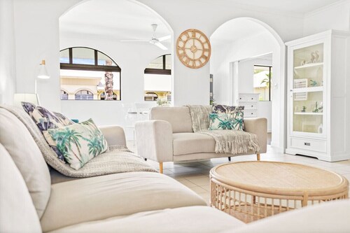 Tropical Escape at Mango Lagoon Resort – Spacious 2-Bedroom Apartment with Pools, Palm Cove Charm, and Easy Esplanade Access