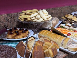 Desayuno bufé gratuito y diario