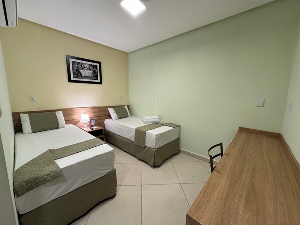 Standard Twin Room | Laptop workspace, free WiFi, bed sheets - Domus Hotel Trindade - Canaã dos Carajás (Canaa dos Carajas)