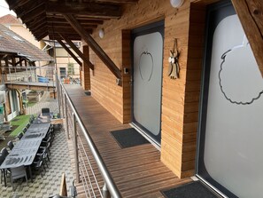 Deluxe Double Room, Ensuite, Courtyard View | Lobby