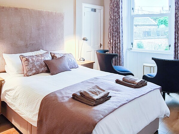 Unclassified image, 1 of 21, button