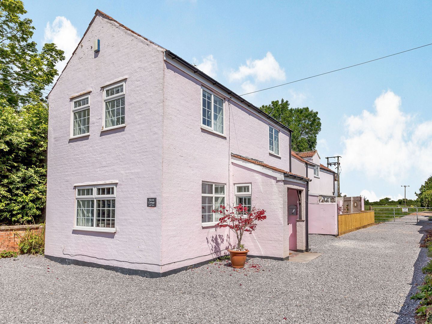 4 bedroom accommodation in Berrow, Burnham on Sea
