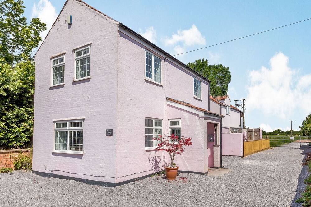 4 bedroom accommodation in Berrow, Burnham on Sea