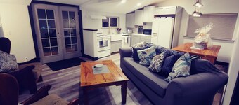 4 Bedroom/3 Bath Upper Level Remodeled Shop, in town, fully loaded for up to 12!