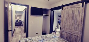 4 bedrooms, free WiFi, bed sheets - 4 Bedroom/3 Bath Upper Level Remodeled Shop, in town, fully loaded for up to 12! (Riggins)