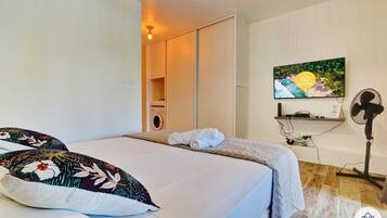 Bügeleisen/Bügelbrett, kostenloses WLAN, Bettwäsche