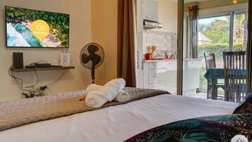 Bügeleisen/Bügelbrett, kostenloses WLAN, Bettwäsche