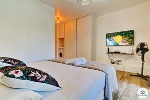 Iron/ironing board, free WiFi, bed sheets