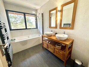 Bathtub, hair dryer