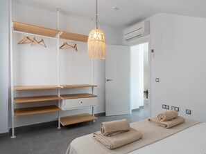 1 bedroom, iron/ironing board, Internet, bed sheets