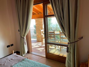 1 bedroom, bed sheets