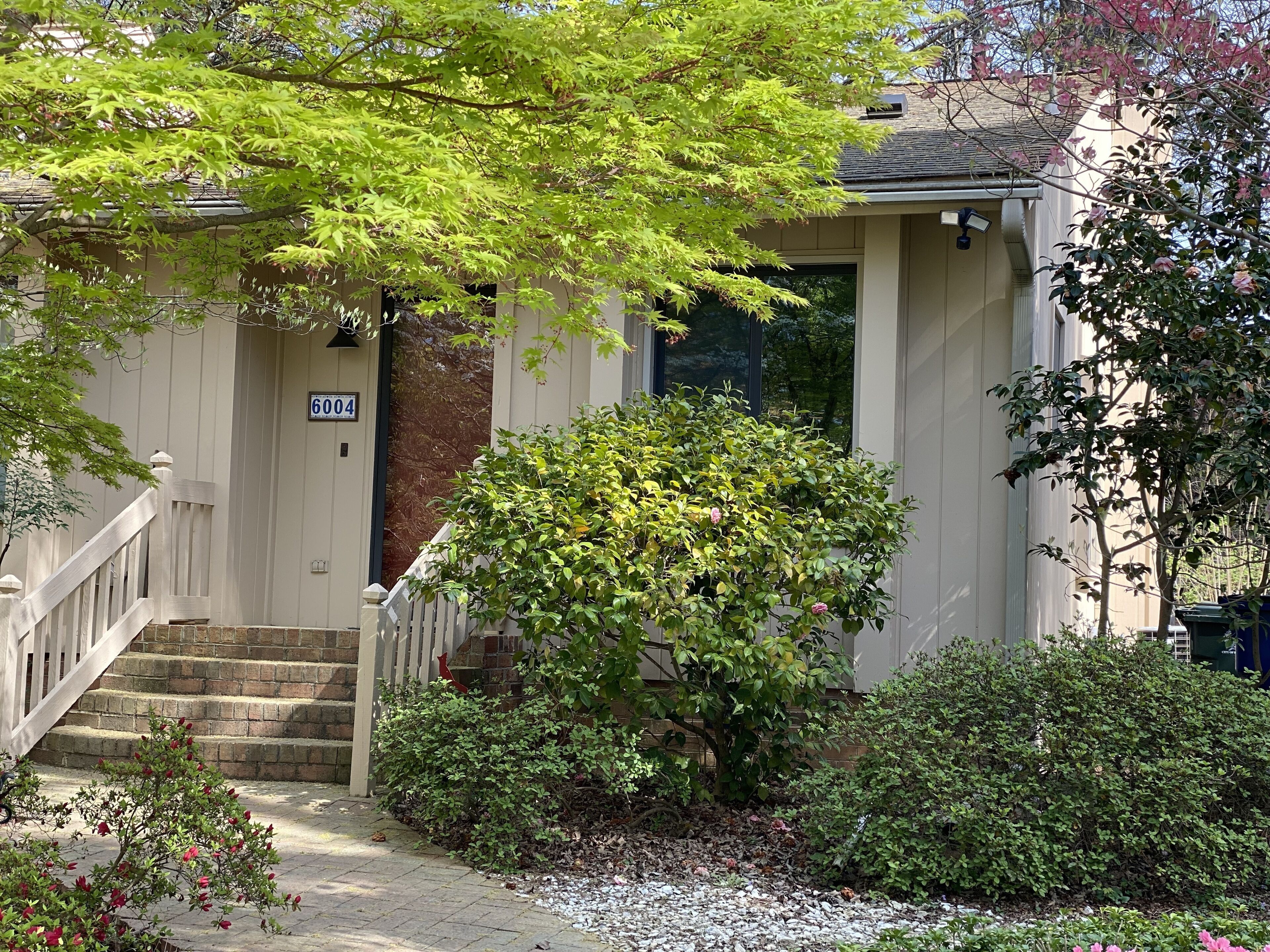 Recently RENOVATED Pet Friendly RANCH nearby NORTH HILLS- Raleigh 