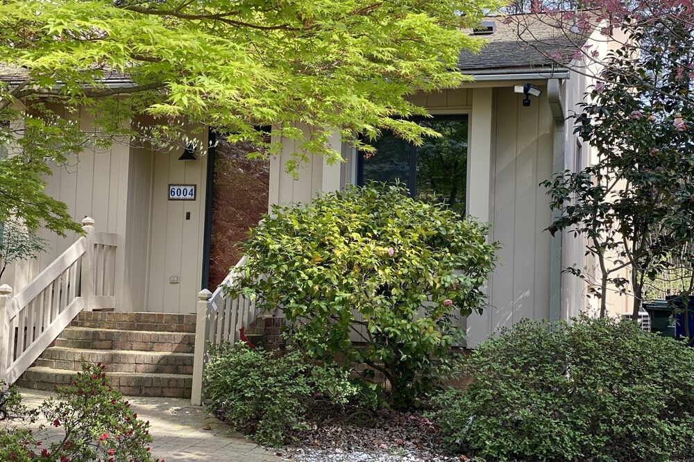 Recently RENOVATED Pet Friendly RANCH nearby NORTH HILLS- Raleigh