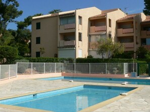 Outdoor pool - Apartment with nice view (Bandol)