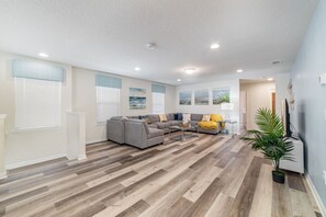 Smart TV, chimenea y tenis de mesa 