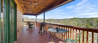 River Front Eagle Cabin Retreat on the Kings River
