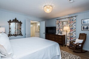 Desk, travel crib, WiFi, bed sheets