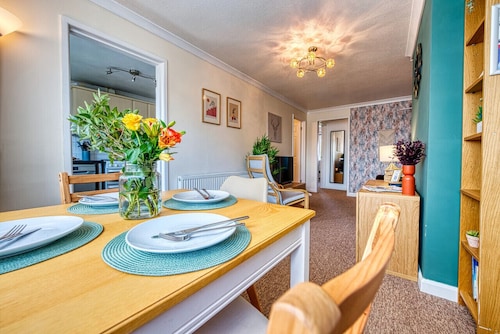 Heather Apt | 3 bedrooms | Sleeps 6 | Southam Centre |Close to HS2 Coventry, Rugby & M40 | Inspire Homes