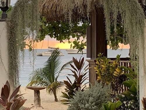 Comfy Stay in Jamaica -Enjoy 7 Miles of White Sand Beach! by RedAwning